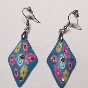 🌸 Flower/Crystal design PiercedEarrings